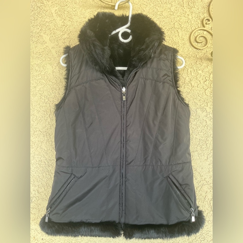 Reversible to furry woman’s vest size m